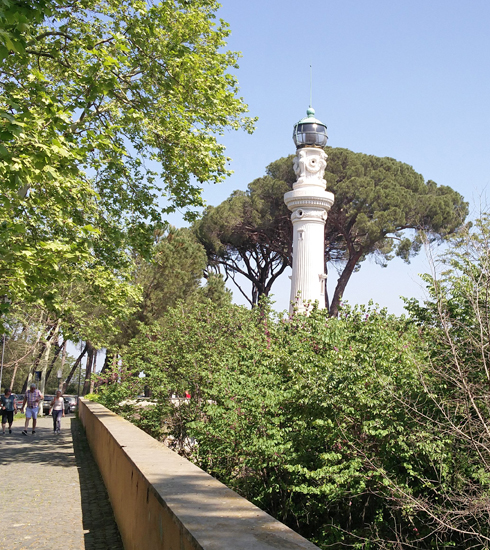 Phare Manfredi sur les hauteurs de Rome, janicule